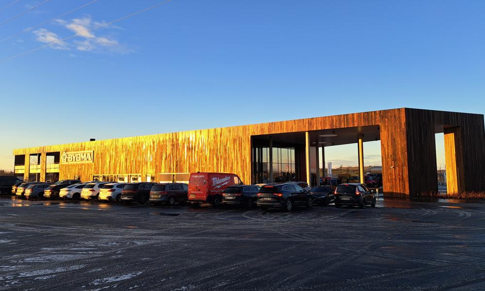 Bygma slog i januar dørene op til et nyt proff- og logistikcenter i Esbjerg og er dermed til stede med to forretninger i landets femtestørste by. Bygma slog i januar dørene op til et nyt proff- og logistikcenter i Esbjerg og er dermed til stede med to forretninger i landets femtestørste by.