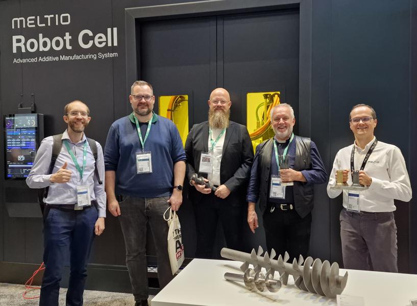God stemning hos Meltio som blant annet viste sin nye Meltio Engine Blue, et integrasjonssett for industrielle robotarmer og vertikale maskineringssentre, som forbedrer produksjonsprosessen for metalldeler ved hjelp av deres trådbaserte laser 3D-printing-teknologi. På bildet fra venstre: Trond Halvorsen fra Sintef, Vegard Brøtan fra Sintef, Arild Fotland fra LTS Maskin, Leif Tore Solberg fra LTS Maskin og Francisco González fra Meltio. God stemning hos Meltio som blant annet viste sin nye Meltio Engine Blue, et integrasjonssett for industrielle robotarmer og vertikale maskineringssentre, som forbedrer produksjonsprosessen for metalldeler ved hjelp av deres trådbaserte laser 3D-printing-teknologi. På bildet fra venstre: Trond Halvorsen fra Sintef, Vegard Brøtan fra Sintef, Arild Fotland fra LTS Maskin, Leif Tore Solberg fra LTS Maskin og Francisco González fra Meltio.