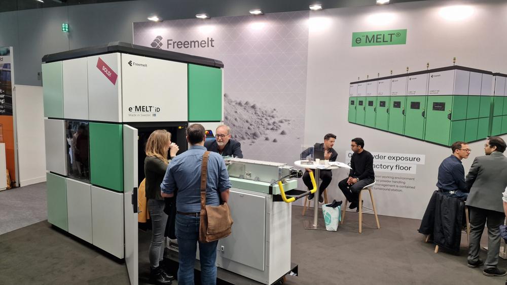 Freemelt introduserte eMELT, en industriell 3D-printer med høy produktivitet for alt fra ortopediske implantater til forsvarsindustrien. Freemelt introduserte eMELT, en industriell 3D-printer med høy produktivitet for alt fra ortopediske implantater til forsvarsindustrien.