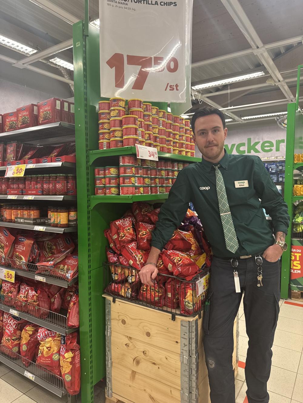 Elliot Fahlholm, butikschef Coop Kilafors. Elliot Fahlholm, butikschef Coop Kilafors.