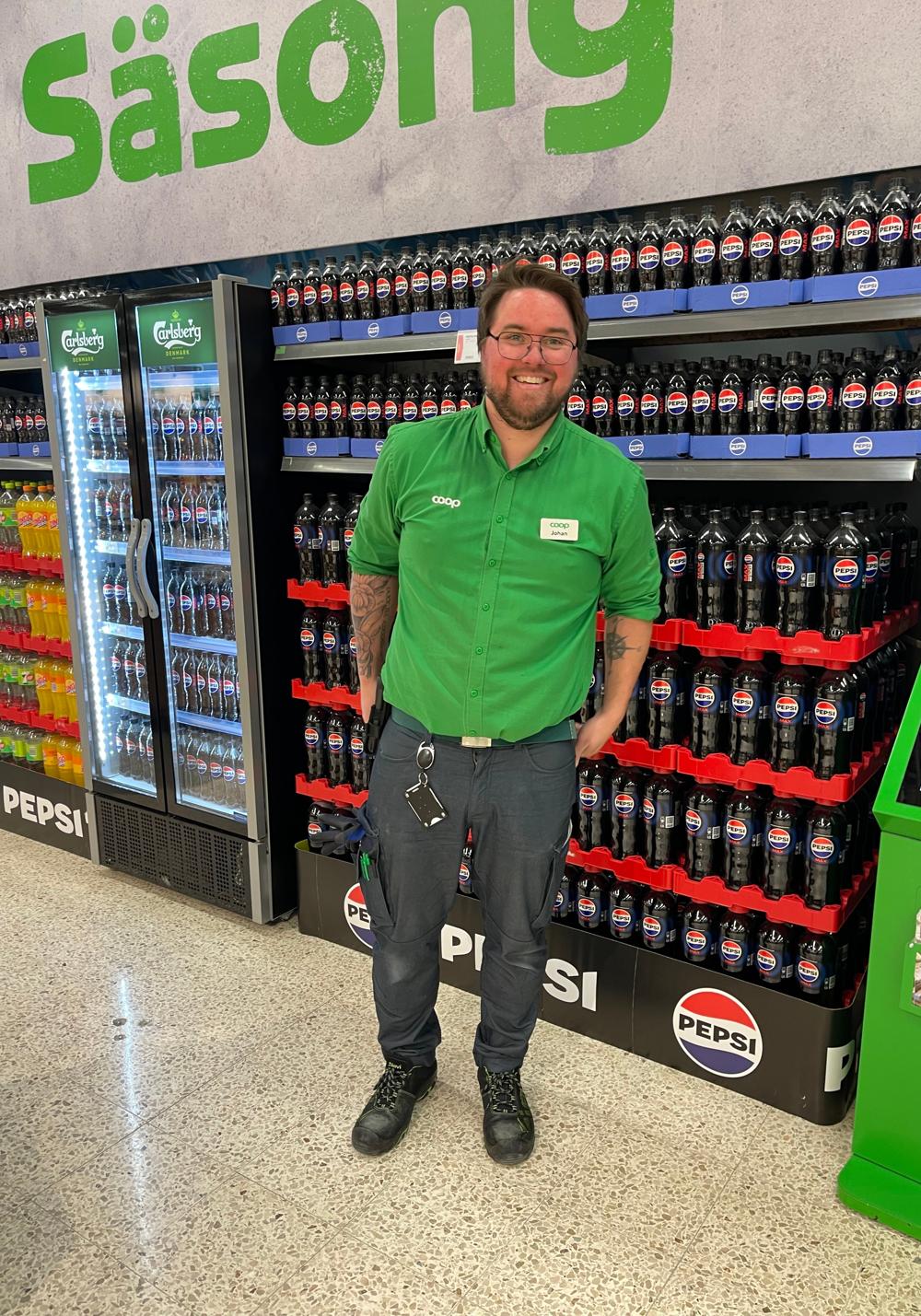 Johan Henningsson, butikschef Coop Karlafeldtsplatsen i Västerås. Johan Henningsson, butikschef Coop Karlafeldtsplatsen i Västerås.