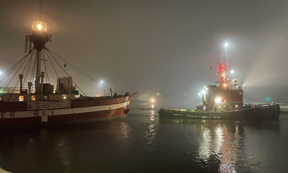 Efter et år på værft i Hvide Sande bugseres det historiske FYRSKIB Nr. XVII ”GEDSER REV nu hjem til Historisk Havn i Helsingør. 22. januar 2025 Efter et år på værft i Hvide Sande bugseres det historiske FYRSKIB Nr. XVII ”GEDSER REV nu hjem til Historisk Havn i Helsingør. 22. januar 2025