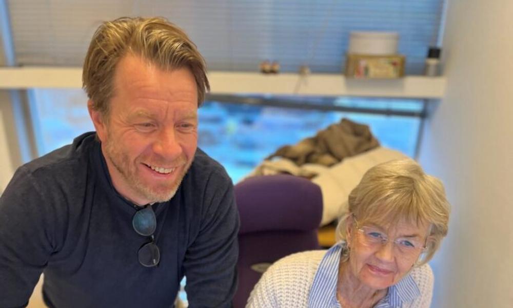 Kjent hverandre lenge: Randi E. Thisland og daglig leder Jonas Clausen har kjent hverandre i mange år. - Bedriften tar var på de ansatte, sier Thisland. Kjent hverandre lenge: Randi E. Thisland og daglig leder Jonas Clausen har kjent hverandre i mange år. - Bedriften tar var på de ansatte, sier Thisland.