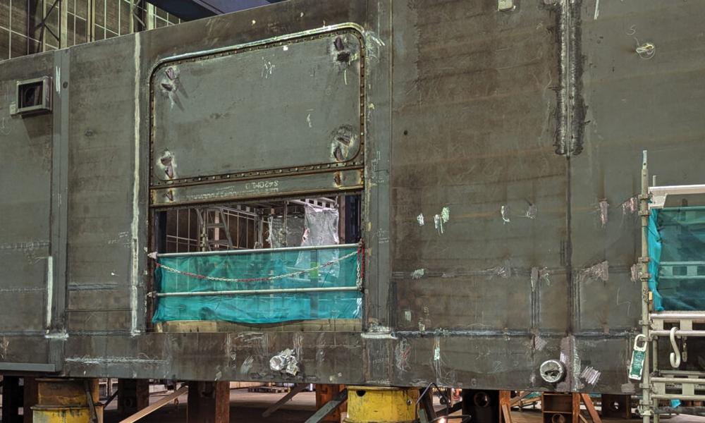 Luker: Lukene i to av modulveggene lages av Steelwork. Luker: Lukene i to av modulveggene lages av Steelwork.