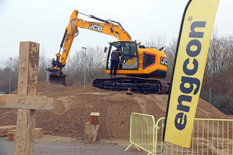 Reesink Construction tager hul på fejringen af 50 år med JCB. Reesink Construction tager hul på fejringen af 50 år med JCB.