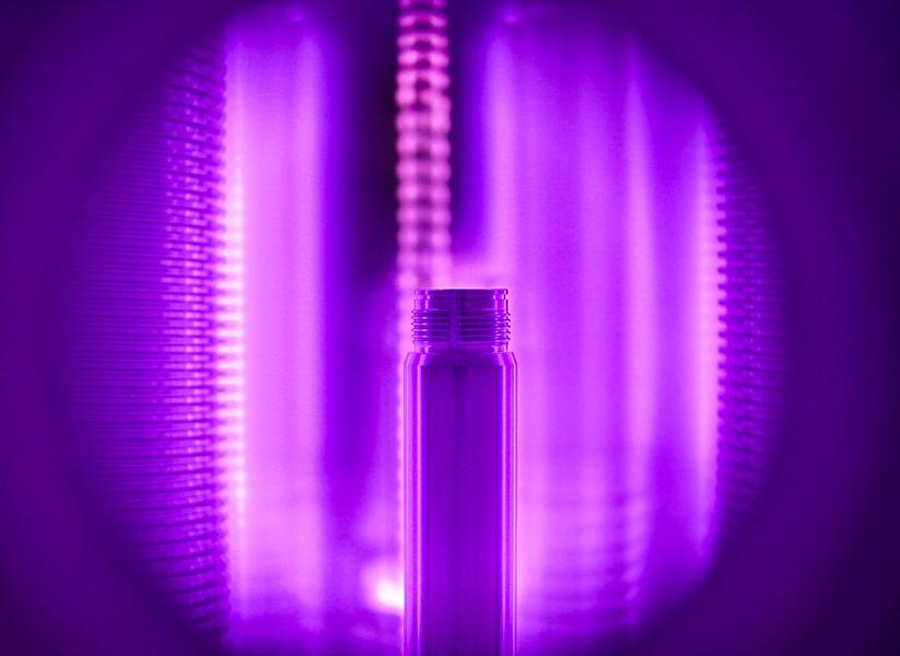 Nitreringsprosessen med plasma som omslutter delene. Nitreringsprosessen med plasma som omslutter delene.