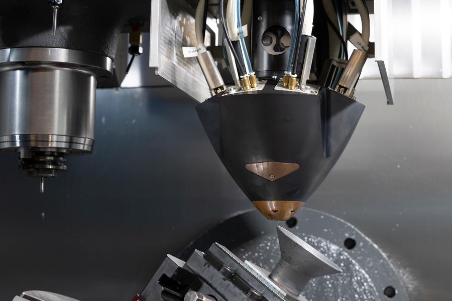 Meltio Wire LMD kan brukes som en frittstående løsning eller integreres med CNC-maskiner, robotarmer og portalsystemer for enda større bruksområder. Meltio Wire LMD kan brukes som en frittstående løsning eller integreres med CNC-maskiner, robotarmer og portalsystemer for enda større bruksområder.