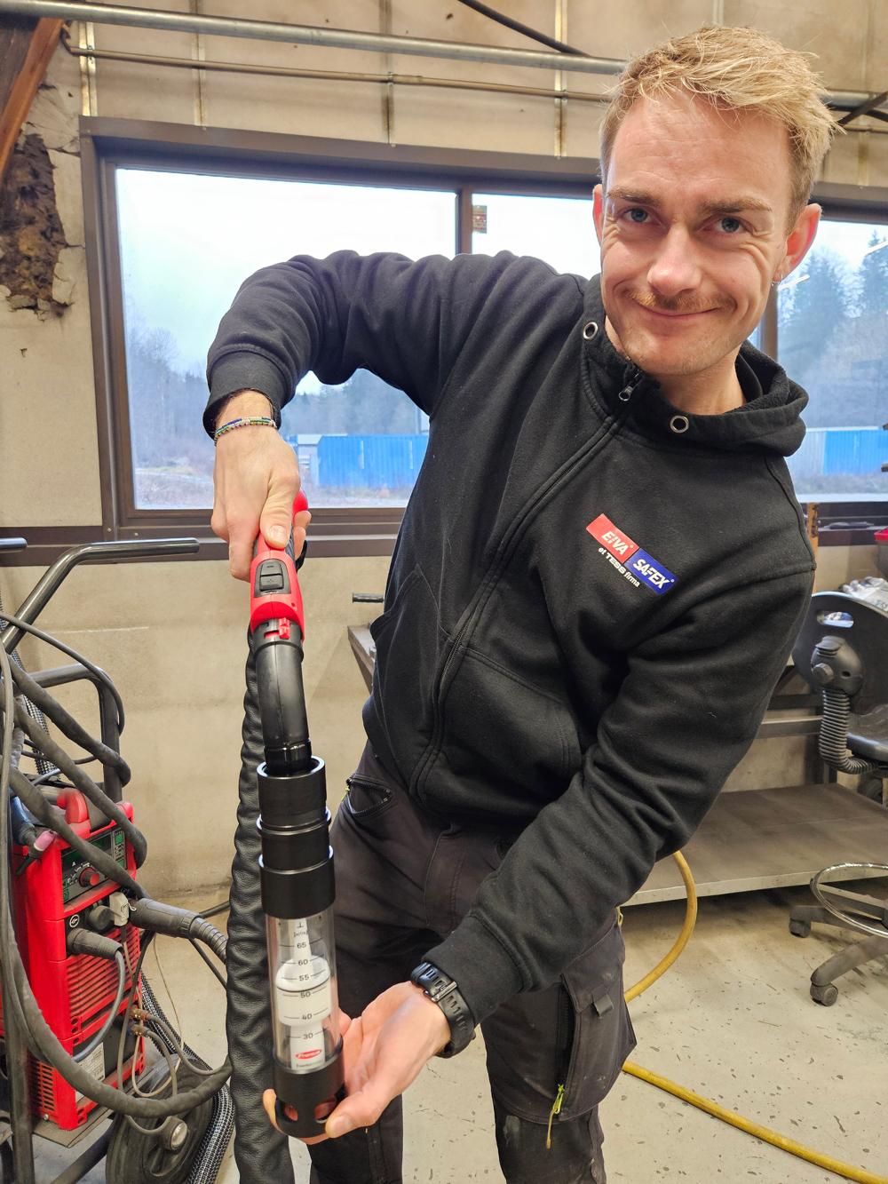 Jonas Roland, servicetekniker hos EIVA-SAFEX, regulerer anlegget for optimal bruk til kundens utstyr. Jonas Roland, servicetekniker hos EIVA-SAFEX, regulerer anlegget for optimal bruk til kundens utstyr.