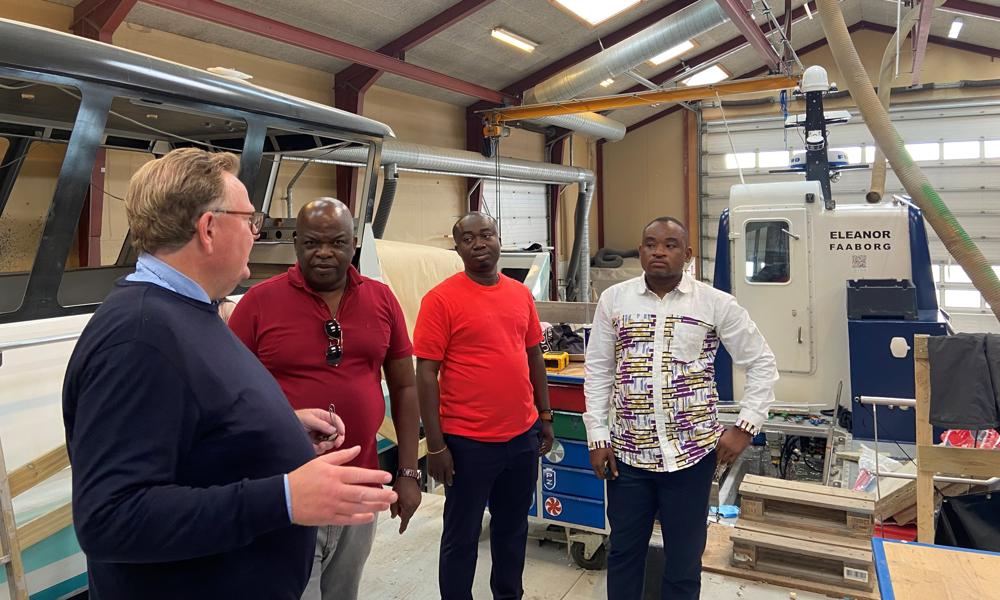 Ghana Maritime Authority på besøg hos Tuco i sommeren 2024, hvor flere typer af samarbejde blev drøftet – det er Jonas Pedersen, der viser rundt. Ghana Maritime Authority på besøg hos Tuco i sommeren 2024, hvor flere typer af samarbejde blev drøftet – det er Jonas Pedersen, der viser rundt.