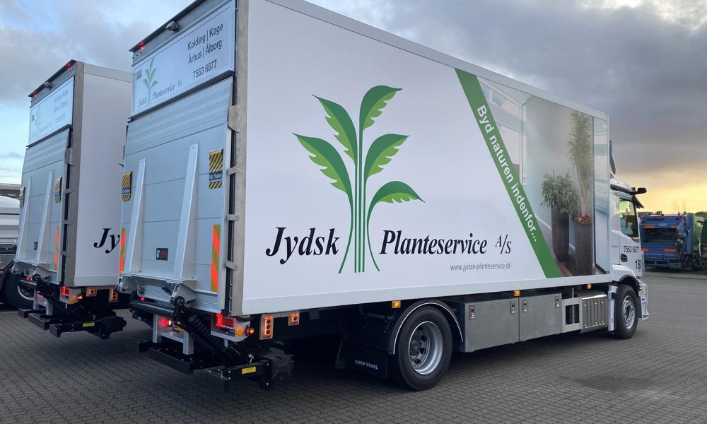 Dobbelt op på Actros til Jydsk Planteservice. Dobbelt op på Actros til Jydsk Planteservice.