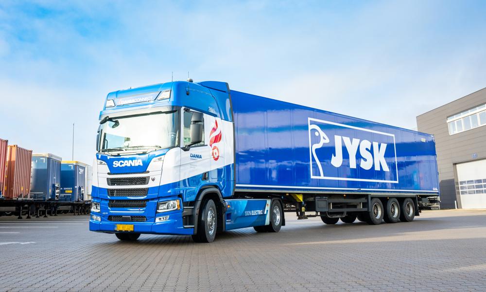 Dania Connest og Jysk indsætter el-lastbiler til containertransport i Danmark. Dania Connest og Jysk indsætter el-lastbiler til containertransport i Danmark.
