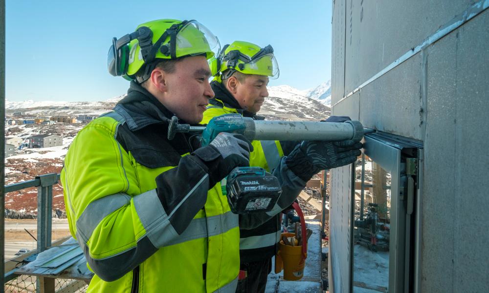 Permagreen Grønland A/S er et selskab i Aarsleff-koncernen med fokus på alle former for byggeri i de nordligste egne med godt 300 medarbejdere. Permagreen Grønland A/S er et selskab i Aarsleff-koncernen med fokus på alle former for byggeri i de nordligste egne med godt 300 medarbejdere.