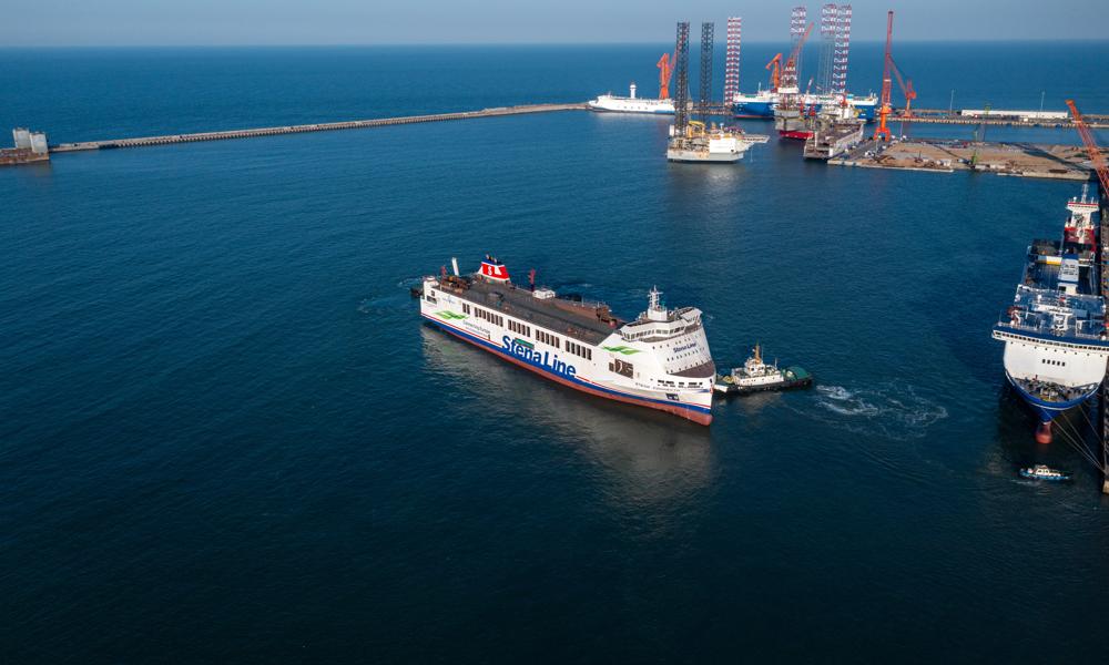 Stena Connecta is equipped with technologies such as methanol propulsion, battery operation, shore power, and rotor sails to reduce fuel consumption and emissions. Stena Connecta is equipped with technologies such as methanol propulsion, battery operation, shore power, and rotor sails to reduce fuel consumption and emissions.