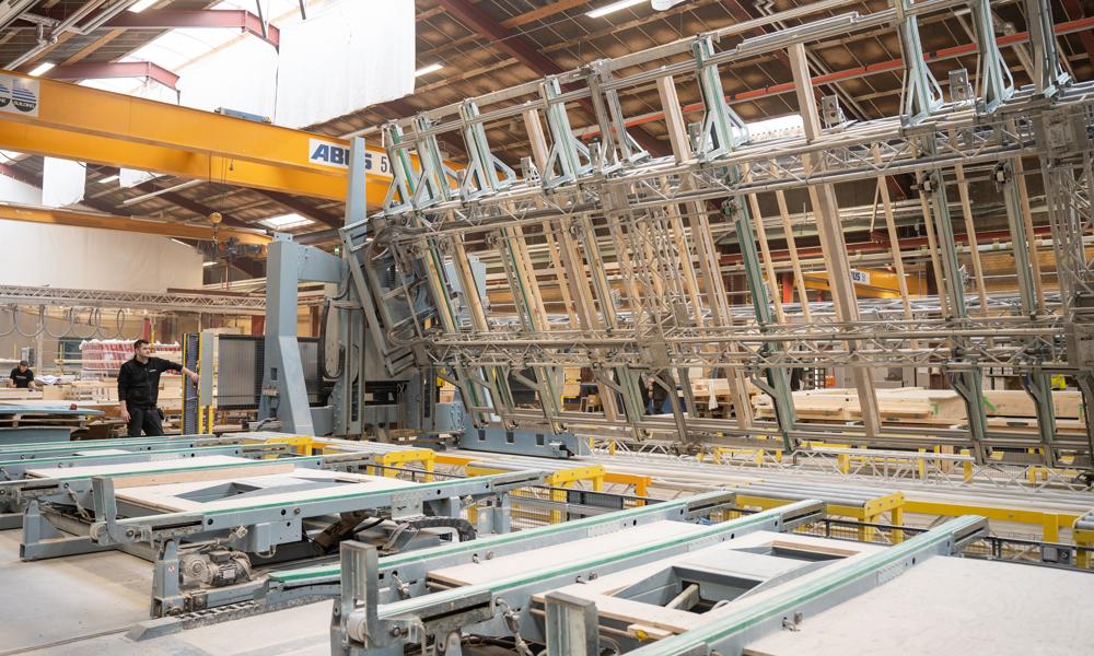 Produktionen på Scandi Bygs fabrik i Løgstør er i vidt omfang automatiseret. Produktionen på Scandi Bygs fabrik i Løgstør er i vidt omfang automatiseret.