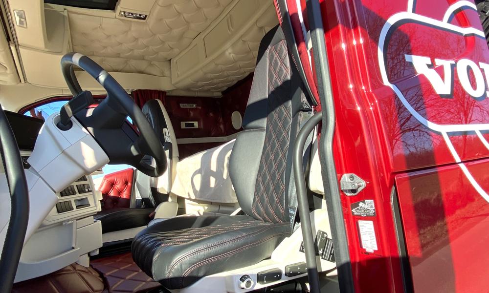 Volvo FH500 som fejeblad til MC Transport. Volvo FH500 som fejeblad til MC Transport.