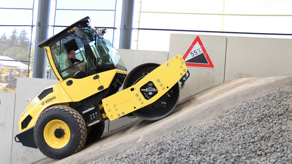 Bomag visar välten BW177 BVO-5PL, som beskrivs som användarvänlig och mångsidig. Bomag visar välten BW177 BVO-5PL, som beskrivs som användarvänlig och mångsidig.