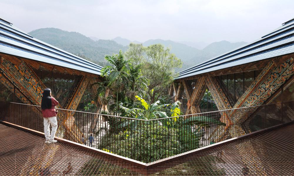 Som en del af masterplanen for Gelephu Mindfulness City (GMC) i Bhutan har BIG – Bjarke Ingels Group tegnet landets nye internationale lufthavn, Gelephu International Airport. Som en del af masterplanen for Gelephu Mindfulness City (GMC) i Bhutan har BIG – Bjarke Ingels Group tegnet landets nye internationale lufthavn, Gelephu International Airport.