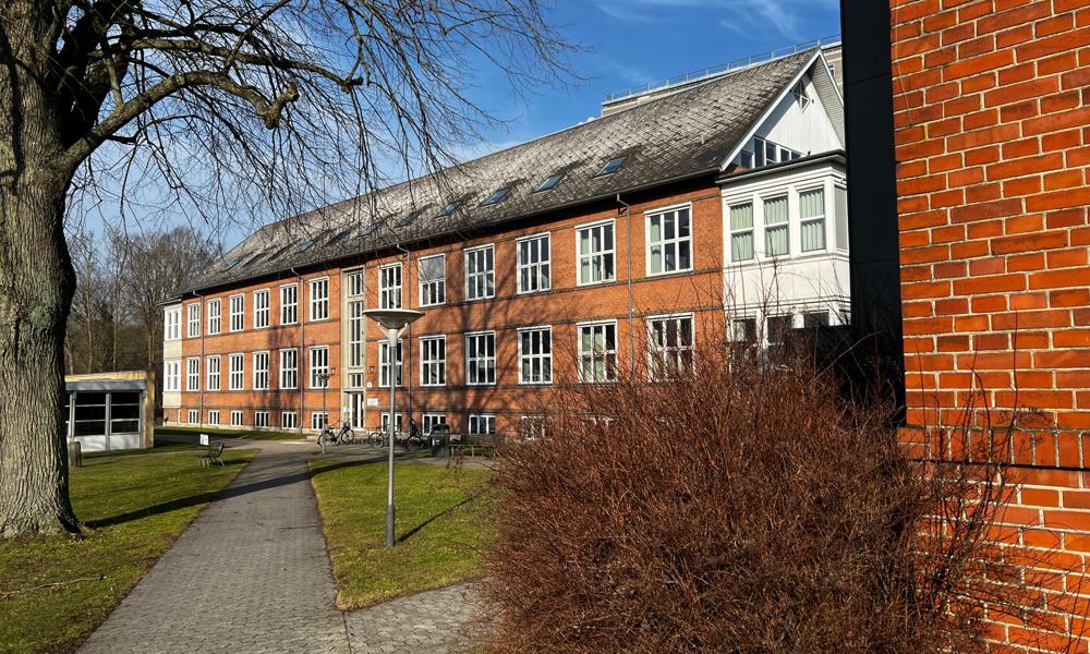 I første omgang vil Næstved Kommune flytte sin rusmiddelenhed ind i bygningen ved sygehuset i Næstved. I første omgang vil Næstved Kommune flytte sin rusmiddelenhed ind i bygningen ved sygehuset i Næstved.