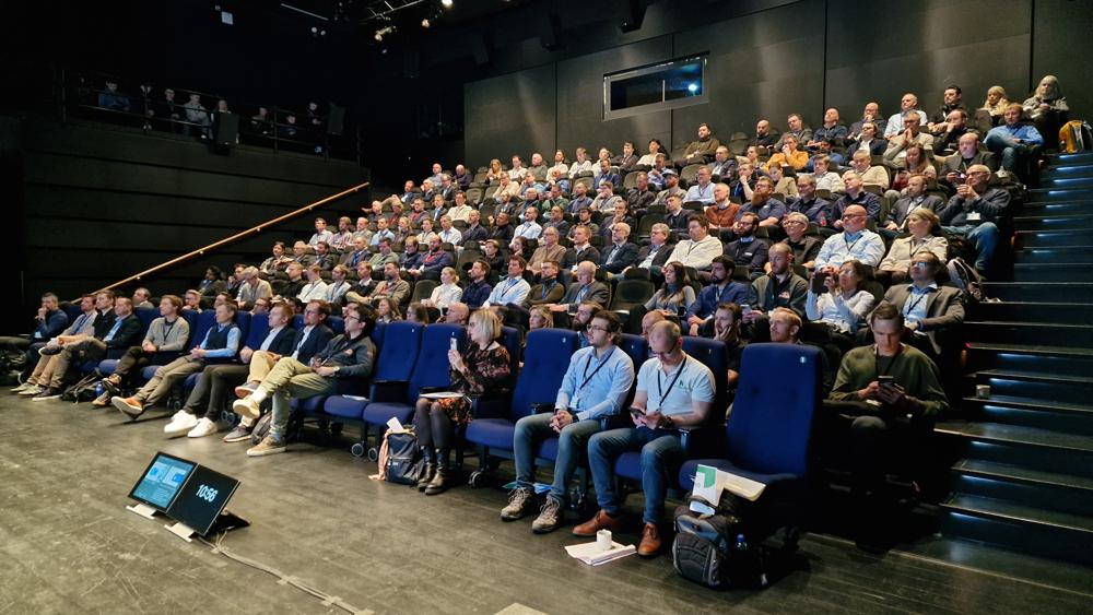 Fullsatt sal under NCAM 2024 i Hammerfest. Fullsatt sal under NCAM 2024 i Hammerfest.