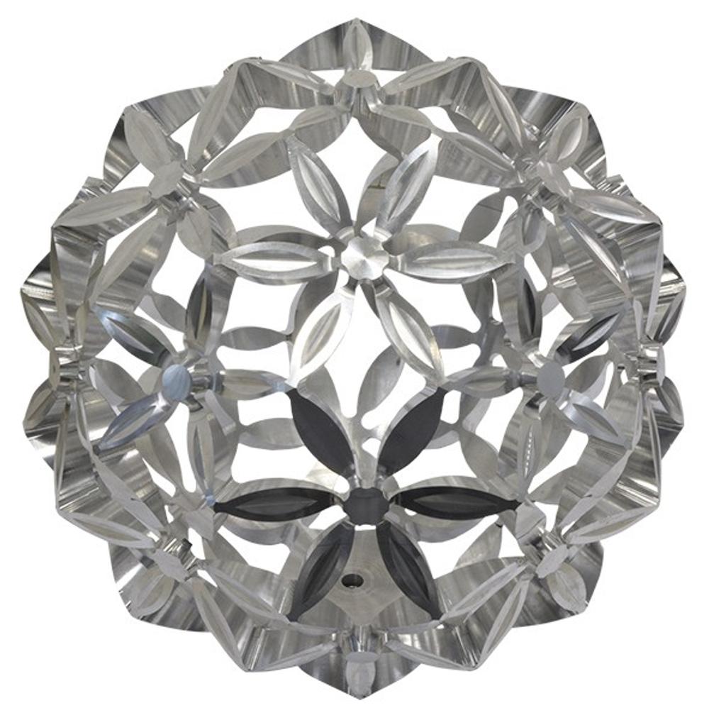 Denne blomsterformede ballen ble maskinert med Genos M560V-5AX. Denne blomsterformede ballen ble maskinert med Genos M560V-5AX.