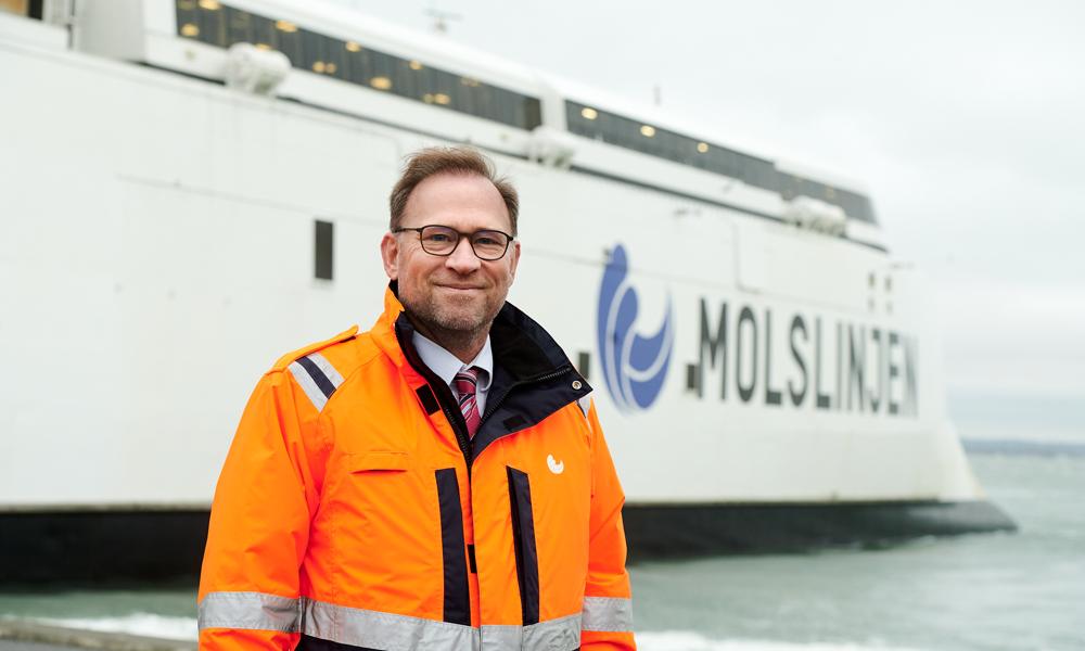 - Vi kan tydeligt se, at vejret påvirker interessen, især hos de gående passagerer, der gerne vil tage en spontan tur til Sverige, siger Kristian Durhuus, CEO i Molslinjen. - Vi kan tydeligt se, at vejret påvirker interessen, især hos de gående passagerer, der gerne vil tage en spontan tur til Sverige, siger Kristian Durhuus, CEO i Molslinjen.