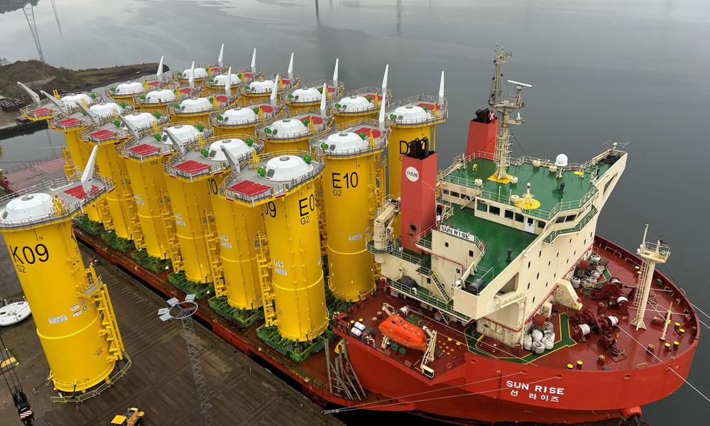 Overgangsstykker (transition pieces, TP) til offshore vindmøller. Så sent som 10. marts blev der sejlet 18 afsted ud af Port of Aalborg med kurs mod Virginia. Overgangsstykker (transition pieces, TP) til offshore vindmøller. Så sent som 10. marts blev der sejlet 18 afsted ud af Port of Aalborg med kurs mod Virginia.