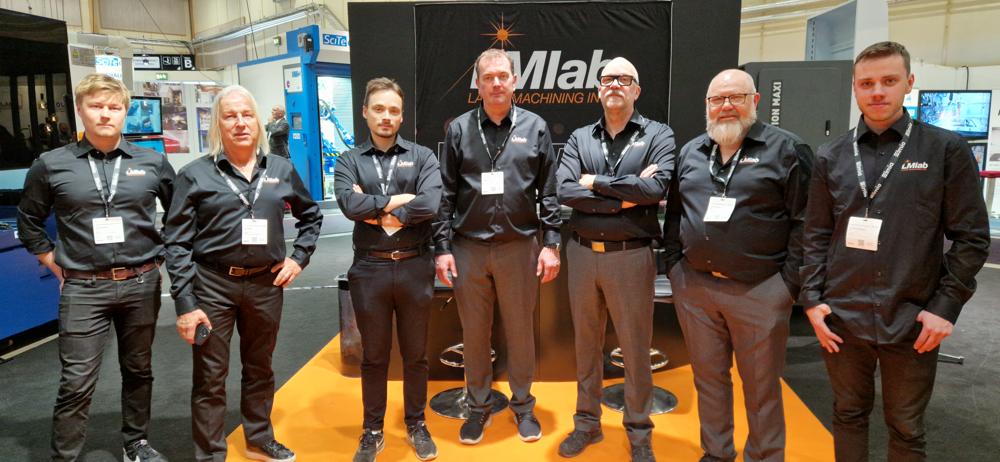 Delar av Laser Machining Inc:s personal på mässa. Delar av Laser Machining Inc:s personal på mässa.