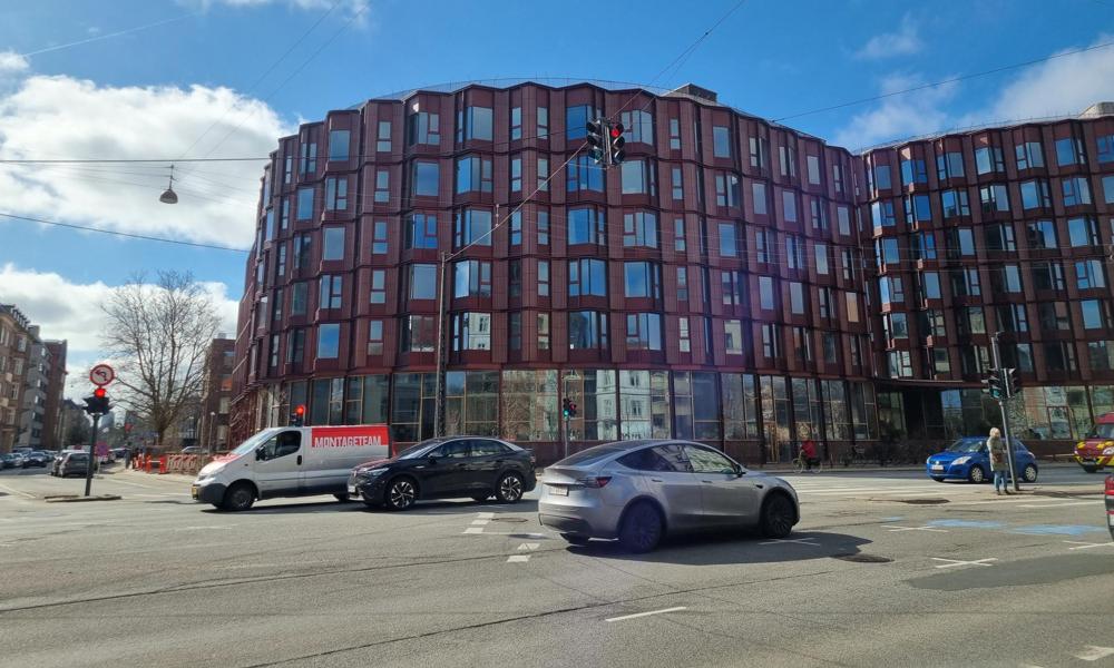 CG Jensens søsterselskaber Hölscher Jensen og Adserballe & Knudsen har også spillet roller i opbygningen af Rolighedsvej Bycampus på Frederiksberg. CG Jensens søsterselskaber Hölscher Jensen og Adserballe & Knudsen har også spillet roller i opbygningen af Rolighedsvej Bycampus på Frederiksberg.