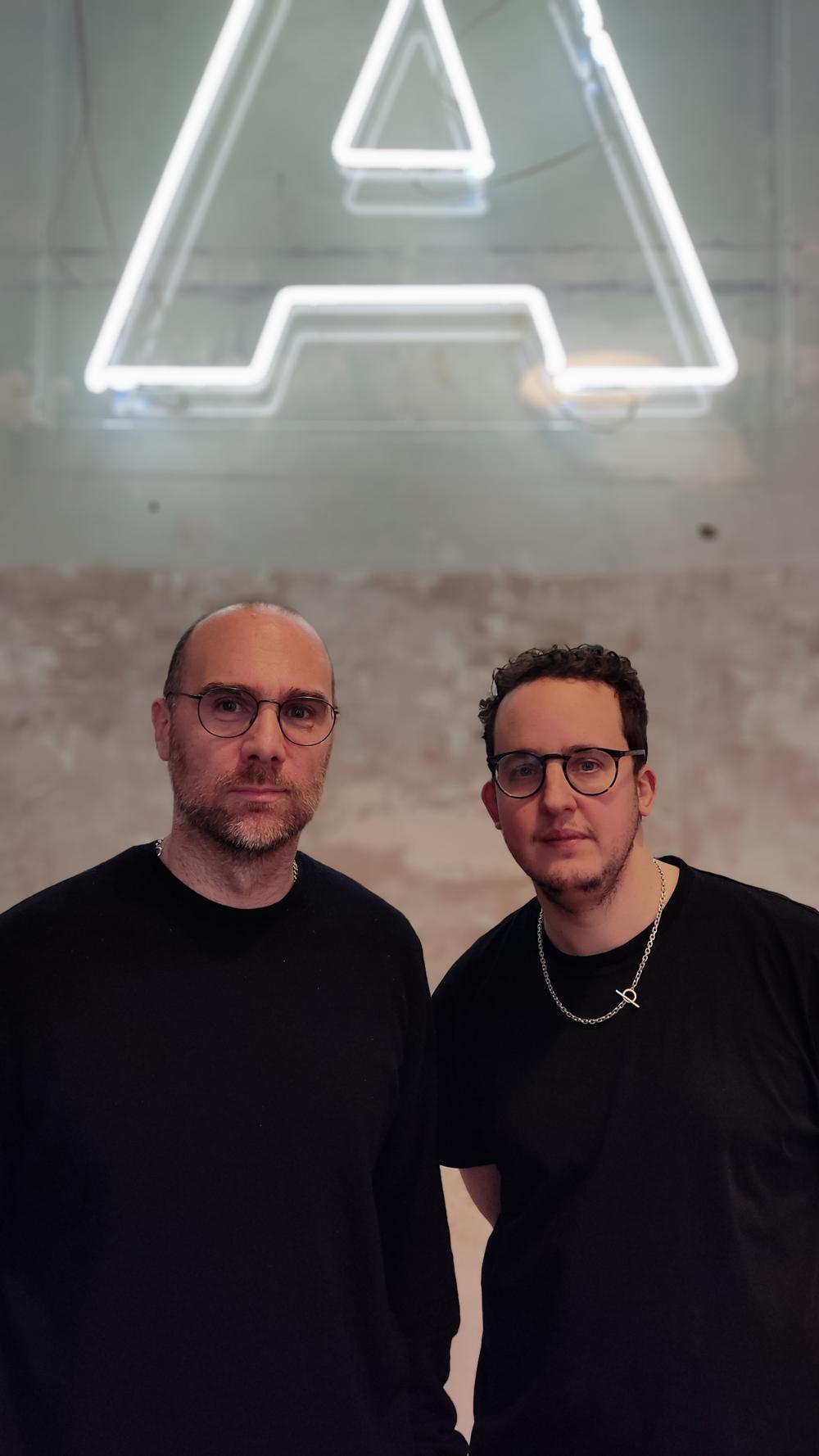 Kalle Tollmar och Kristian Rajnai har just nu dialog med olika aktörer för att ta in delägare och nytt kapital. "Det kan vara en större aktör, ett investmentbolag, eller ett affärsängelspår. Vi öppna för båda." Kalle Tollmar och Kristian Rajnai har just nu dialog med olika aktörer för att ta in delägare och nytt kapital. "Det kan vara en större aktör, ett investmentbolag, eller ett affärsängelspår. Vi öppna för båda."
