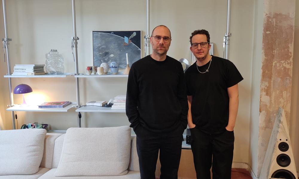 Kalle Tollmar och Kristian Rajnai vann Habits branschpris Habit Fashion Awards Årets modebutik 2024. Kalle Tollmar och Kristian Rajnai vann Habits branschpris Habit Fashion Awards Årets modebutik 2024.