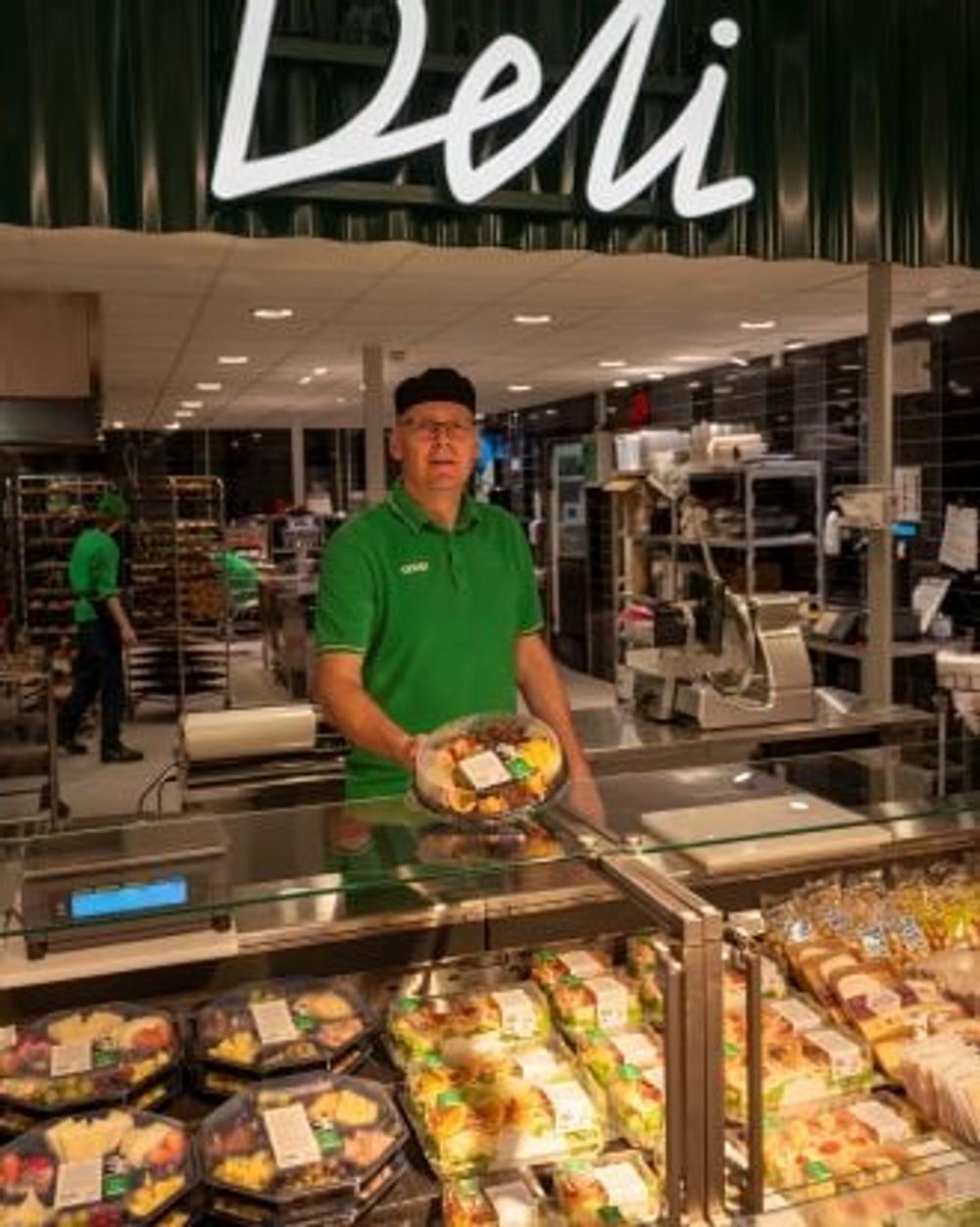 Coop Timrås deli är halvmanuell med egentillverkade mackor, sallader, smörgåstårtor och catering Coop Timrås deli är halvmanuell med egentillverkade mackor, sallader, smörgåstårtor och catering
