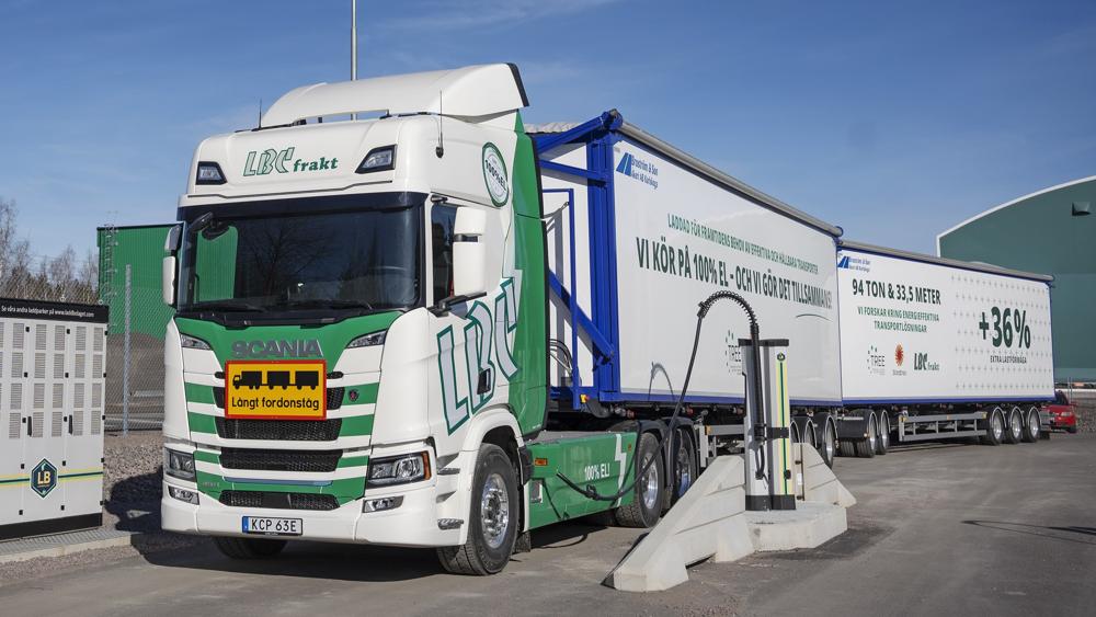 Heftige dimensioner: Det nye vogntog kan veje op til 94 ton. Længden er 33,5 meter. Heftige dimensioner: Det nye vogntog kan veje op til 94 ton. Længden er 33,5 meter.