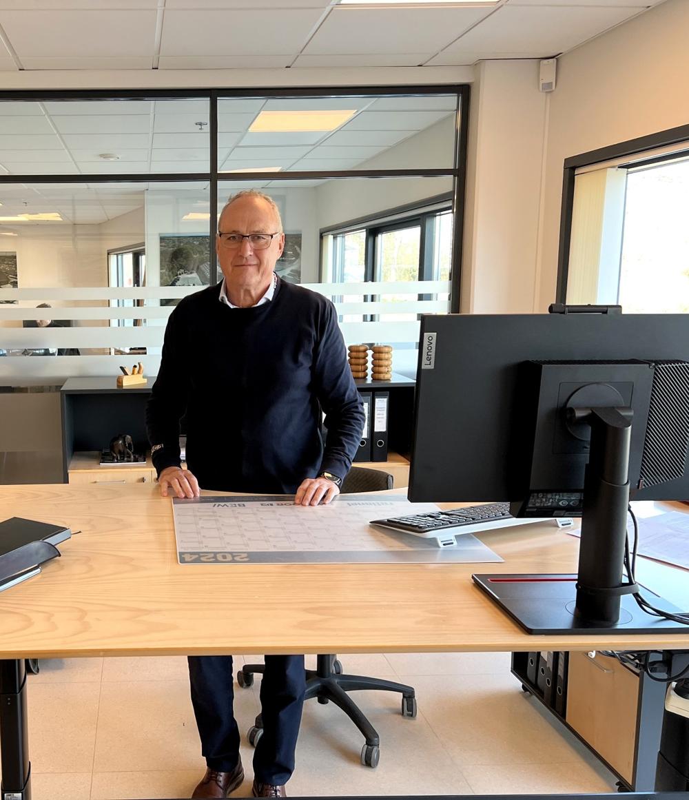 Den overordnede regionale ledelse skal varetages af Jes Gravesen, der i dag er adm. direktør i CF Petersen & Søn A/S. Den overordnede regionale ledelse skal varetages af Jes Gravesen, der i dag er adm. direktør i CF Petersen & Søn A/S.