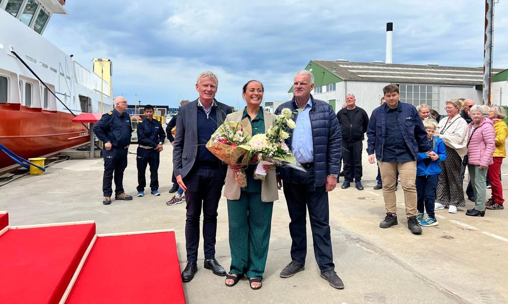 'Maliina Ittuk, blev døbt ved en officiel ceremoni på kajen foran Faaborg Værft den 14. juni 2024. Gudmor var sangerinde Julie Berthelsen. Til venstre Michael Sloth Højgaard, adm. dir. i Disko Line. Til højre direktør i Faaborg Værft Jan Mortensen. 'Maliina Ittuk, blev døbt ved en officiel ceremoni på kajen foran Faaborg Værft den 14. juni 2024. Gudmor var sangerinde Julie Berthelsen. Til venstre Michael Sloth Højgaard, adm. dir. i Disko Line. Til højre direktør i Faaborg Værft Jan Mortensen.