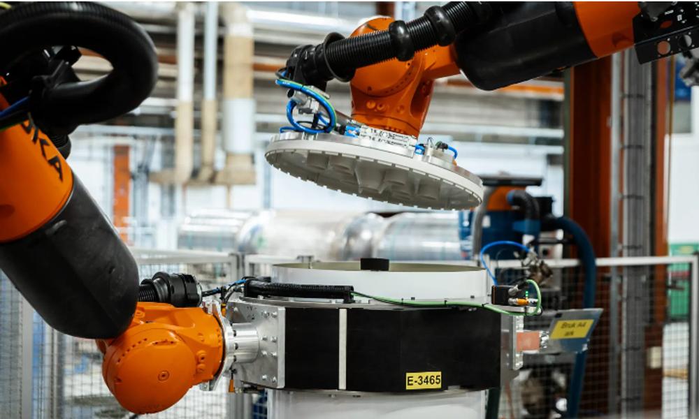 Roboter: Mye av OSO Hotwaters produksjon er blitt automatisert. Roboter: Mye av OSO Hotwaters produksjon er blitt automatisert.