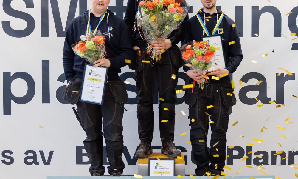 Medaljörerna i SM för unga plåtslagare 2025: Emil Persson, Wisbygymnasiet i Visby, Wilmer Gustavsson, Uppsala Yrkesgymnasium Jälla i Uppsala och Olle Krång, Mora Gymnasium i Mora. Medaljörerna i SM för unga plåtslagare 2025: Emil Persson, Wisbygymnasiet i Visby, Wilmer Gustavsson, Uppsala Yrkesgymnasium Jälla i Uppsala och Olle Krång, Mora Gymnasium i Mora.