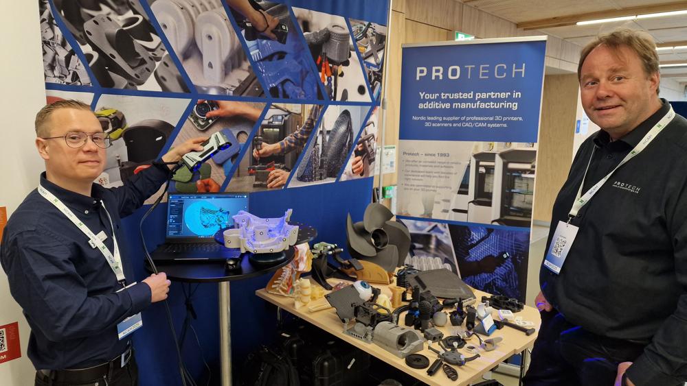 Johan Skog og Terje Lund fra Protech viste flere AM-teknologier på sin stand. Johan Skog og Terje Lund fra Protech viste flere AM-teknologier på sin stand.