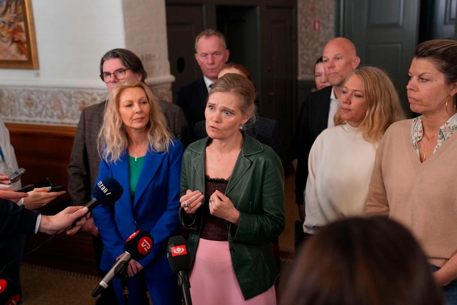 Klima-, energi- og forsyningsminister Lars Aagaard var den 9. april i åbent samråd om fordyrelse og forsinkelse af Energinets anlægsprojekter på Christiansborg. Oppositionen udtrykte efterfølgende mistillid til ministeren. Klima-, energi- og forsyningsminister Lars Aagaard var den 9. april i åbent samråd om fordyrelse og forsinkelse af Energinets anlægsprojekter på Christiansborg. Oppositionen udtrykte efterfølgende mistillid til ministeren.