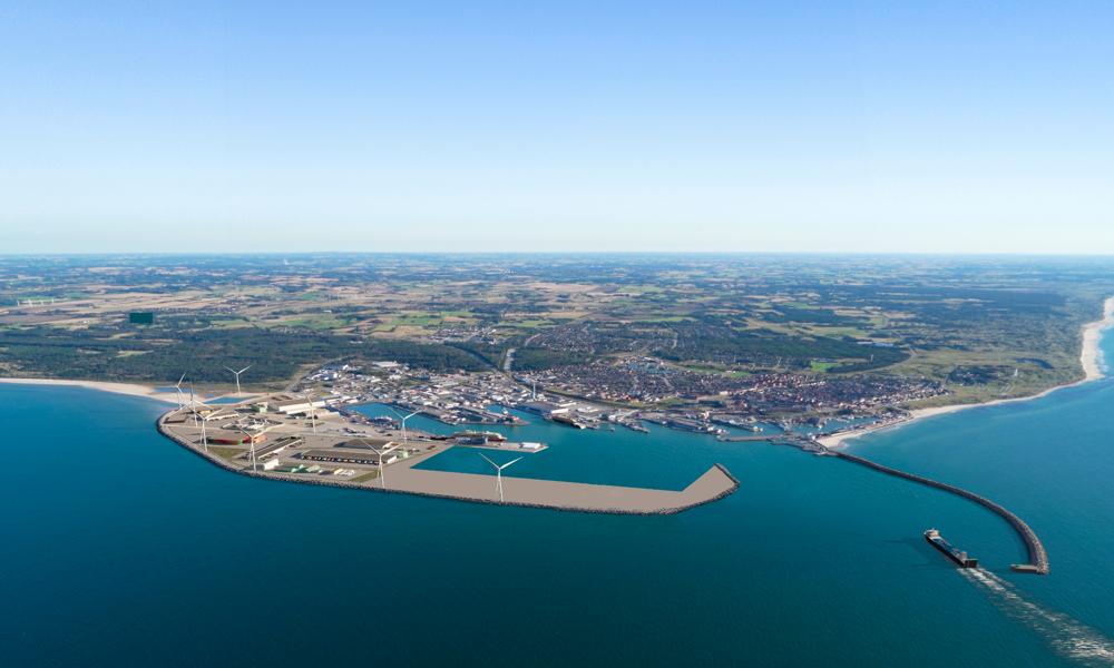 Visionen til den fulde havneudvidelse på Hirtshals Havn indeholder en ny indsejling og et ydre forhavnsbassin, yderligere kajmeter og ro/ro-lejer, samt etablering af opmarch- og erhvervsarealer. Visionen til den fulde havneudvidelse på Hirtshals Havn indeholder en ny indsejling og et ydre forhavnsbassin, yderligere kajmeter og ro/ro-lejer, samt etablering af opmarch- og erhvervsarealer.