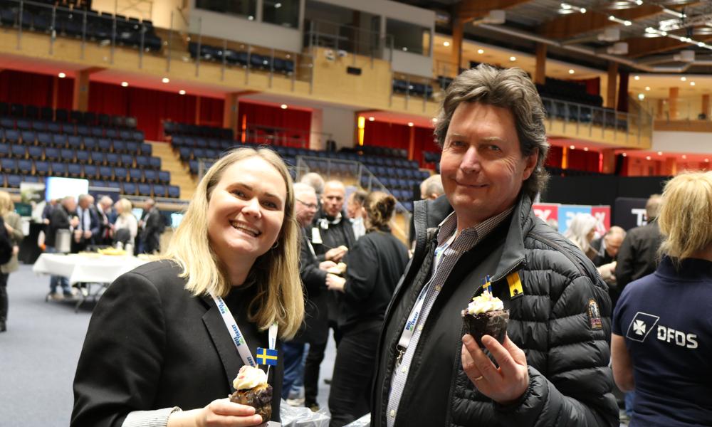 Per Broström och dottern Matilda som också jobbar för Delfinbuss. Per Broström och dottern Matilda som också jobbar för Delfinbuss.