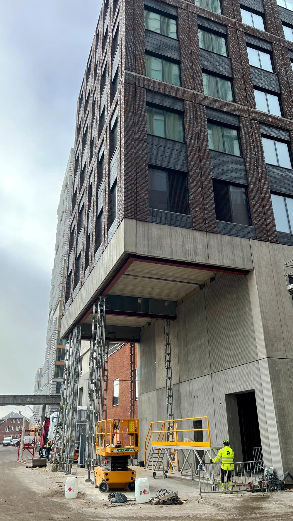 I 2026 åbner den 18 etager høje erhvervsbygning ”Höfn” på Aarhus Havn – det store byggeri har en teknisk udfordrende og markant udkragning I 2026 åbner den 18 etager høje erhvervsbygning ”Höfn” på Aarhus Havn – det store byggeri har en teknisk udfordrende og markant udkragning