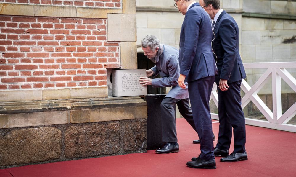 Børsens 400-års fødselsdag blev fejret i september 2024. I den anledning var kong Frederik X forbi for at sætte grundstenen for bygningens genopførelse. Børsens 400-års fødselsdag blev fejret i september 2024. I den anledning var kong Frederik X forbi for at sætte grundstenen for bygningens genopførelse.