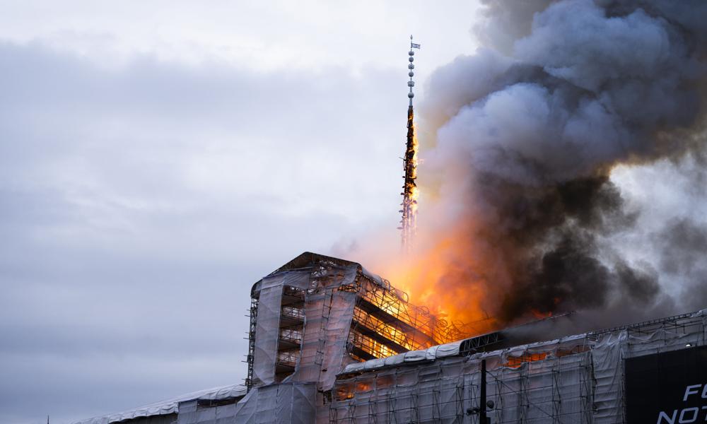 Børsbranden opstod en tirsdag morgen i 2024, og bygningen blev hurtigt omsluttet af flammer. Der skete store skader på bygningen, og det berømte dragespir på toppen faldt ned. Spiret var dog i god stand, og man har tænkt sig at genrejse det, når bygningen igen står færdig. Børsbranden opstod en tirsdag morgen i 2024, og bygningen blev hurtigt omsluttet af flammer. Der skete store skader på bygningen, og det berømte dragespir på toppen faldt ned. Spiret var dog i god stand, og man har tænkt sig at genrejse det, når bygningen igen står færdig.