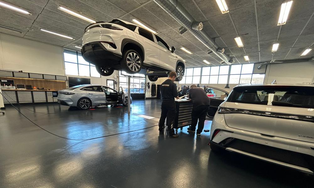 Nye teknikere på BYD-biler blev undervist i Hjørring af AutoMind. Nye teknikere på BYD-biler blev undervist i Hjørring af AutoMind.