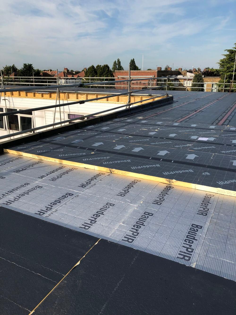 PIR-isolering er oplagt til renoveringsprojekter, fordi det optager væsentligt mindre plads end fx mineraluld. PIR-isolering er oplagt til renoveringsprojekter, fordi det optager væsentligt mindre plads end fx mineraluld.