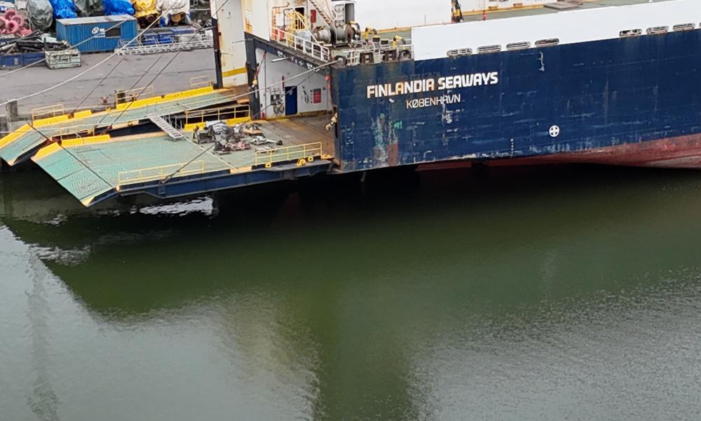 'Finlandia Seaways' til ophugning hos Smedegaarden i Esbjerg. 'Finlandia Seaways' til ophugning hos Smedegaarden i Esbjerg.