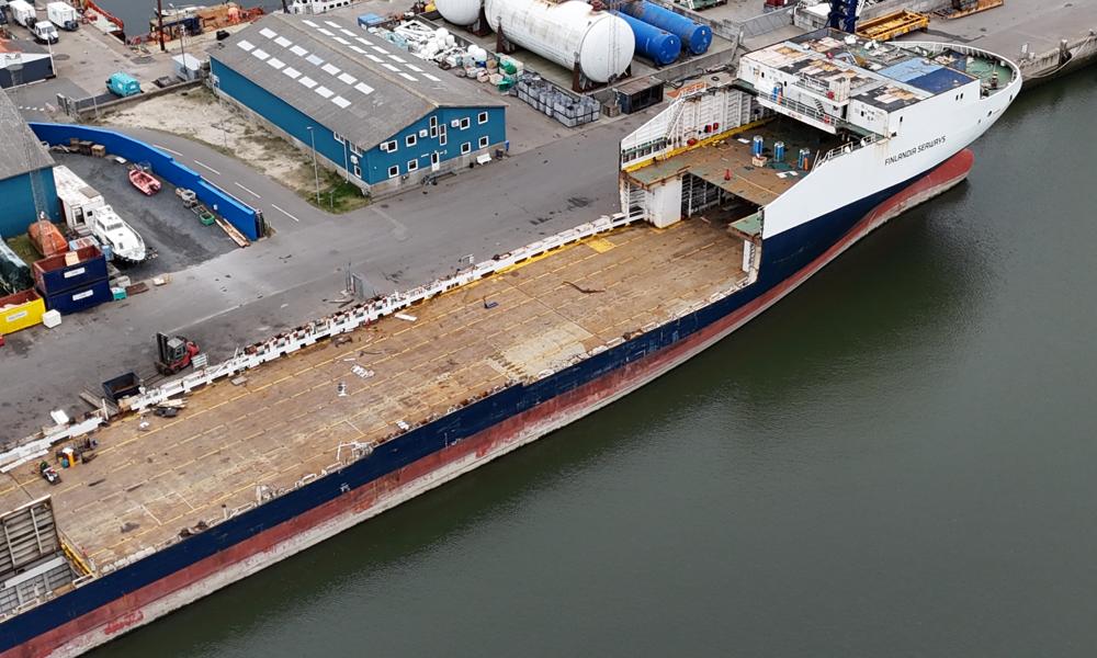 'Finlandia Seaways' til ophugning hos Smedegaarden i Esbjerg. 'Finlandia Seaways' til ophugning hos Smedegaarden i Esbjerg.