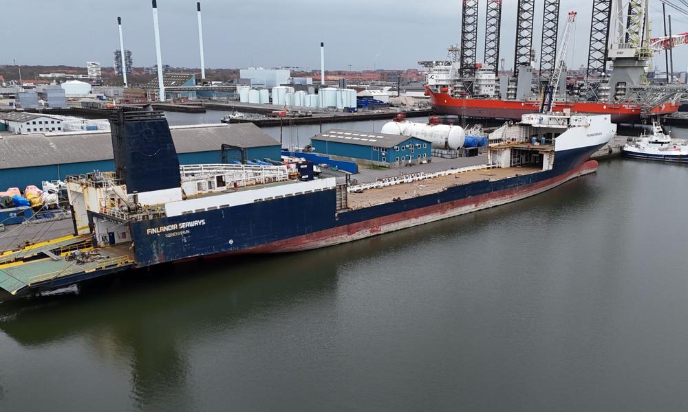 'Finlandia Seaways' til ophugning hos Smedegaarden i Esbjerg. 'Finlandia Seaways' til ophugning hos Smedegaarden i Esbjerg.