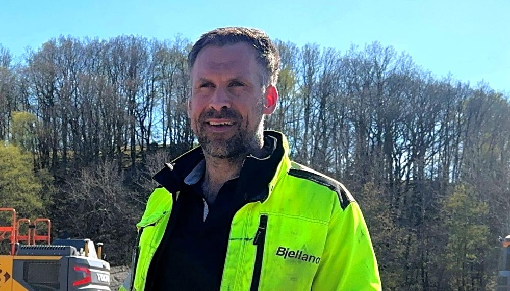 – Totalpakken på Cat og Volvo var her likestilt, sier Joakim Hetland, daglig leder i Bjelland AS på Klepp i Rogaland. – Totalpakken på Cat og Volvo var her likestilt, sier Joakim Hetland, daglig leder i Bjelland AS på Klepp i Rogaland.