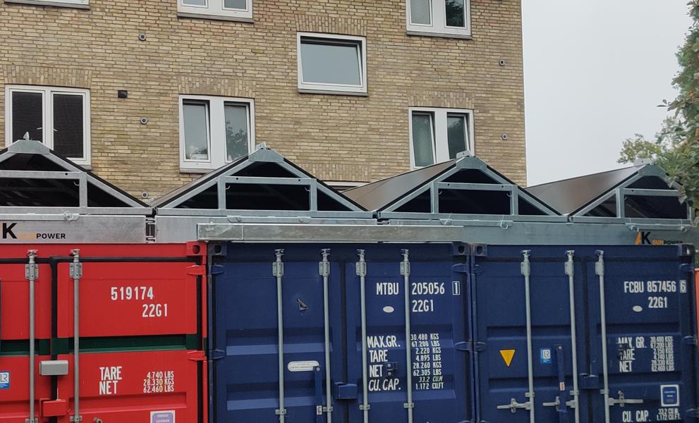 De nye flytbare batterimoduler kan fx bruges til opladning af minigravemaskiner direkte på byggepladsen. De nye flytbare batterimoduler kan fx bruges til opladning af minigravemaskiner direkte på byggepladsen.